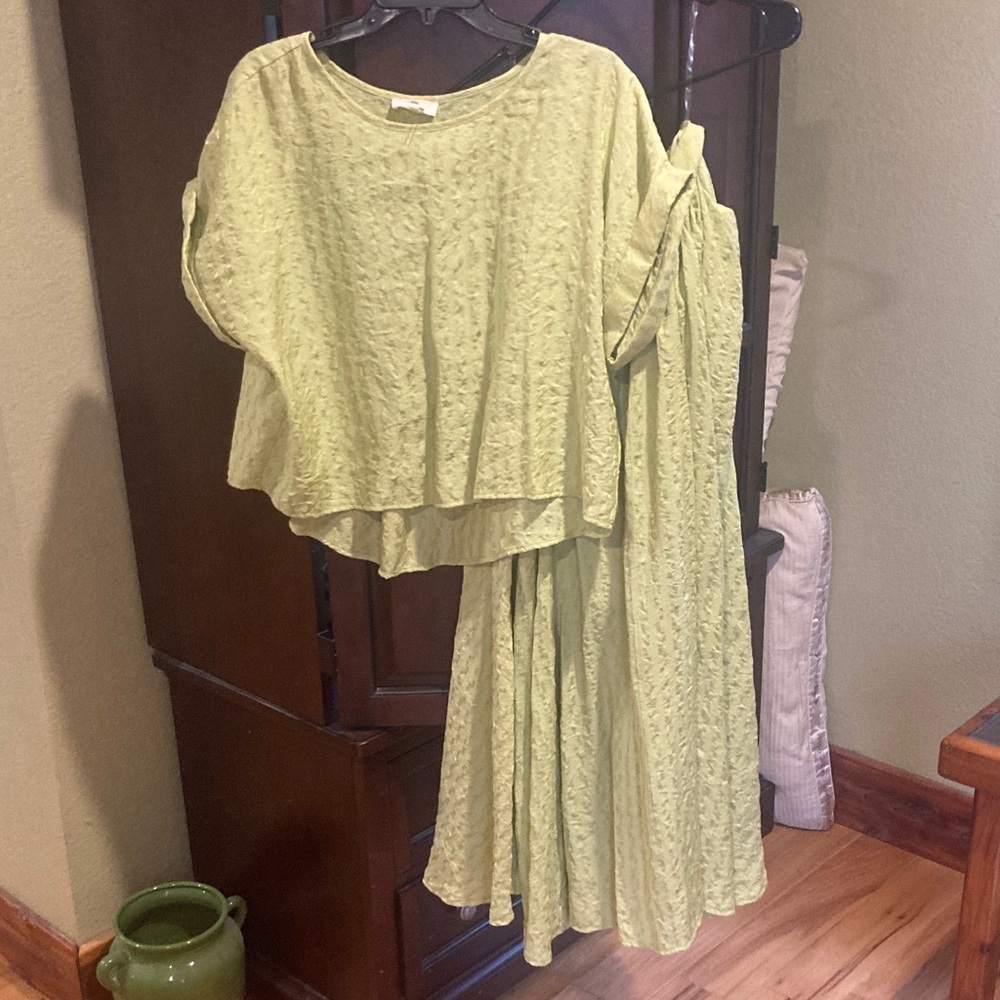 Boutique Entro brand, Light Green Two-Piece Outfit